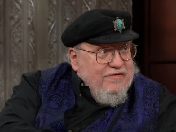 George R. R. Martin reclama de adaptações de livros em séries e filmes