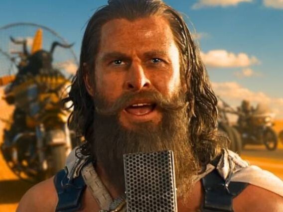 Chris Hemsworth explica humor perverso do vilão de Furiosa