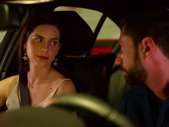 Crítica | Letícia - Filme estrelado por Sophia Abrahão tropeça em sua própria despretensão