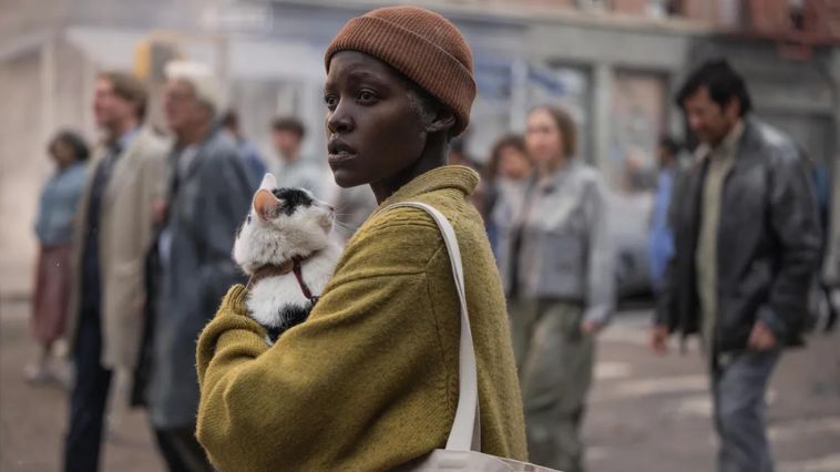 O gato morre em Um Lugar Silencioso: Dia Um?