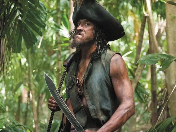 Ator de Piratas do Caribe morre após ataque de tubarão