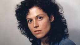 Sigourney Weaver será homenageada com premiação no Festival Veneza