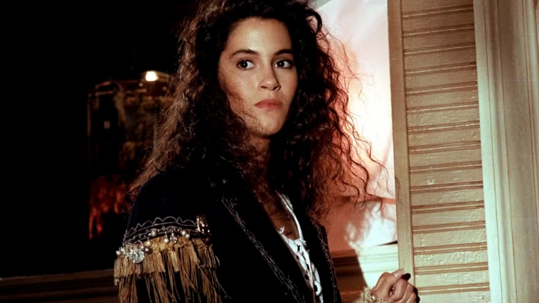 Jami Gertz em Os Garotos Perdidos, clássico dos anos 80 - Foto: Warner Bros.