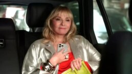 Kim Cattrall em pequena participação na série And Just Like That - Foto: HBO Max