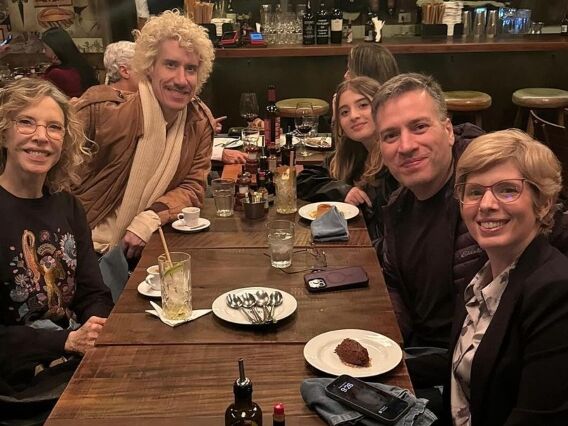 Marília Gabriela e família durante jantar - Foto: Instagram @gabi_mariliagabriela