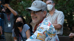 Steven Spielberg no set de Os Fabelmans - Foto: Universal