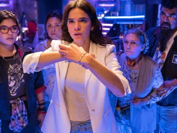 Bruna Marquezine é a única atriz entre os 10 brasileiros mais viciados em redes