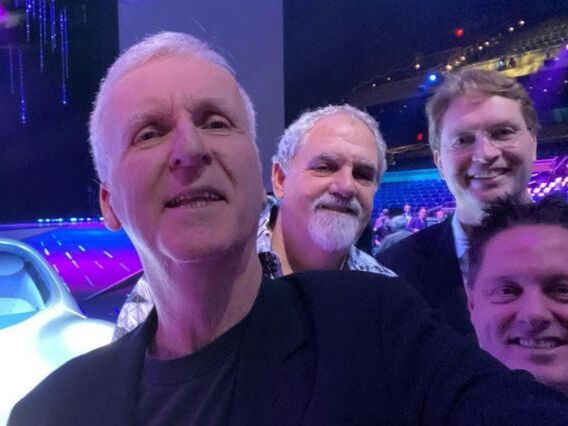 James Cameron lamenta morte de Jon Landau: 