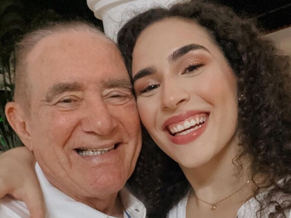 Lívian e Renato Aragão - Foto: Reprodução / Instagram @livianaragao