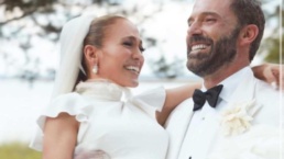 Jennifer Lopez e Ben Affleck no dia do casamento - Foto: Instagram @jlo