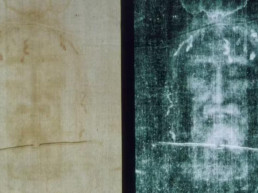 O Santo Sudário, também conhecido como Sudário de Turim - Foto: Domínio público