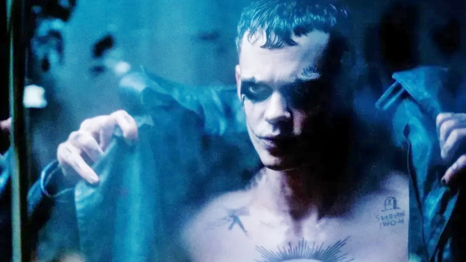 Bill Skarsgard em 'O Corvo' - Foto: Reprodução / Imagem Filmes