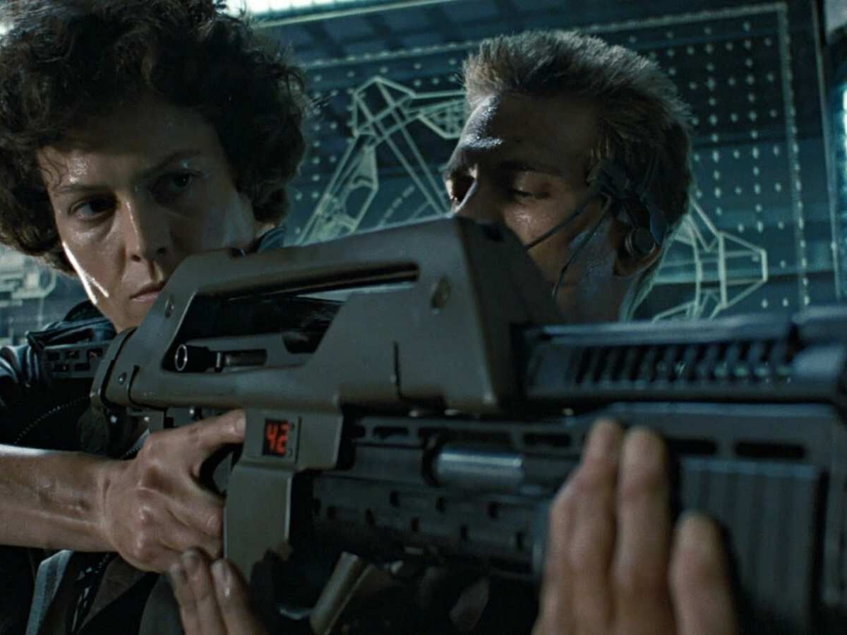 James Cameron precisou convencer Sigourney Weaver sobre tiroteios em Aliens