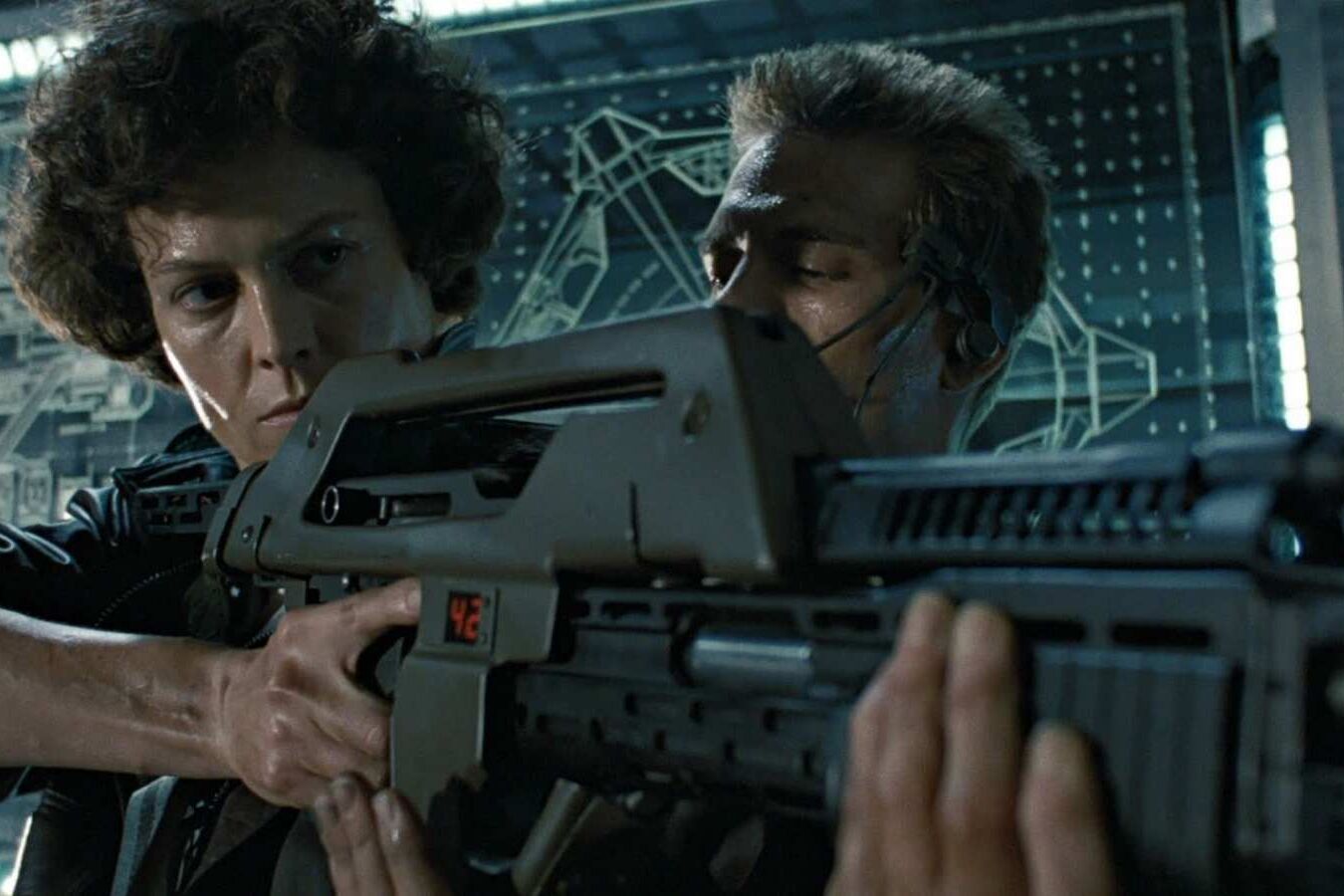 James Cameron precisou convencer Sigourney Weaver sobre tiroteios em Aliens