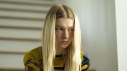 Atriz de Euphoria relembra momento tenso em contar cenas pesadas aos pais