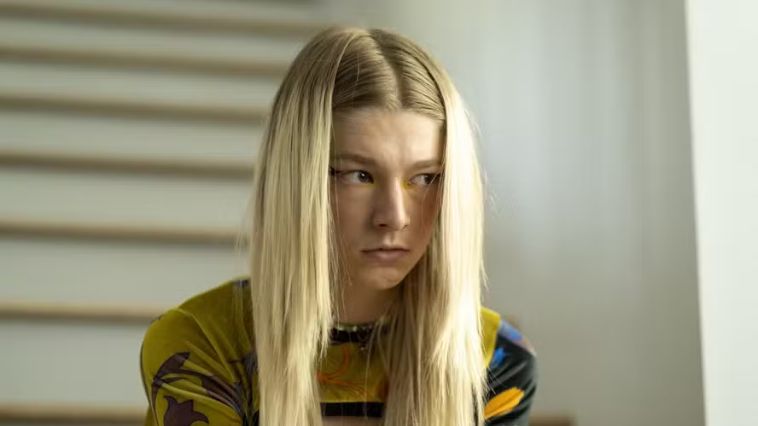 Atriz de Euphoria relembra momento tenso em contar cenas pesadas aos pais