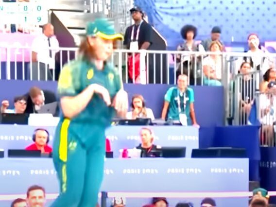Atleta olímpica viral de breakdance reclama de assédio virtual