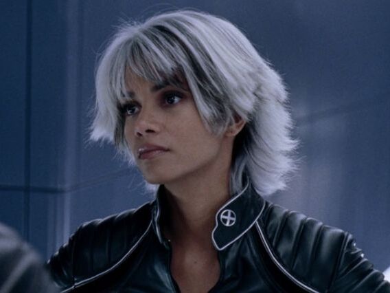 Halle Berry já quebrou dez ossos em filmes de ação: 'já desmaiei três vezes no set'