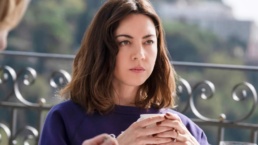 Aubrey Plaza ainda não viu The White Lotus por dificuldades de login na Max: 'prefiro DVD'