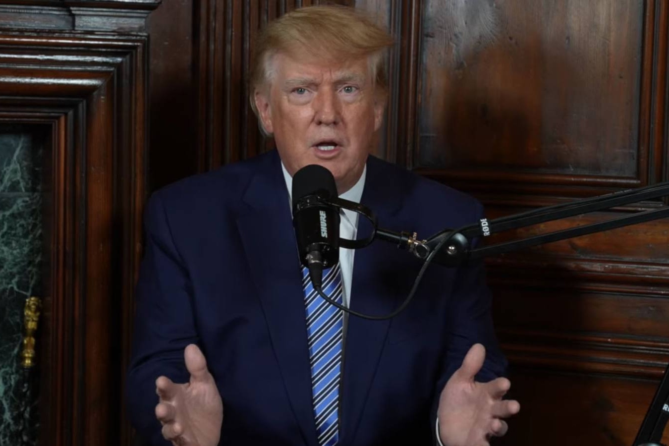 Donald Trump em podcast, em 2022 - Foto: YouTube