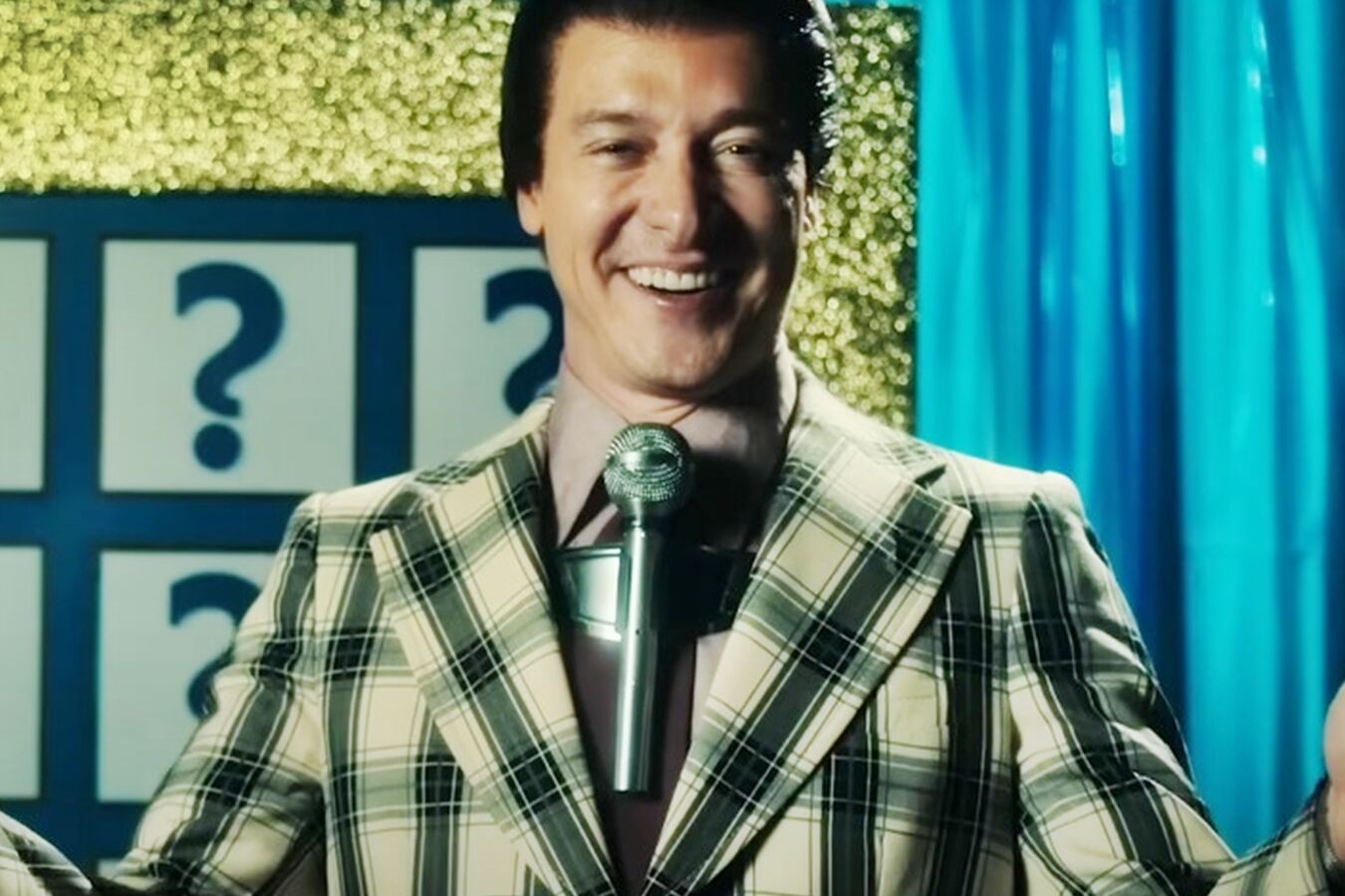 Rodrigo Faro como Silvio Santos no filme 