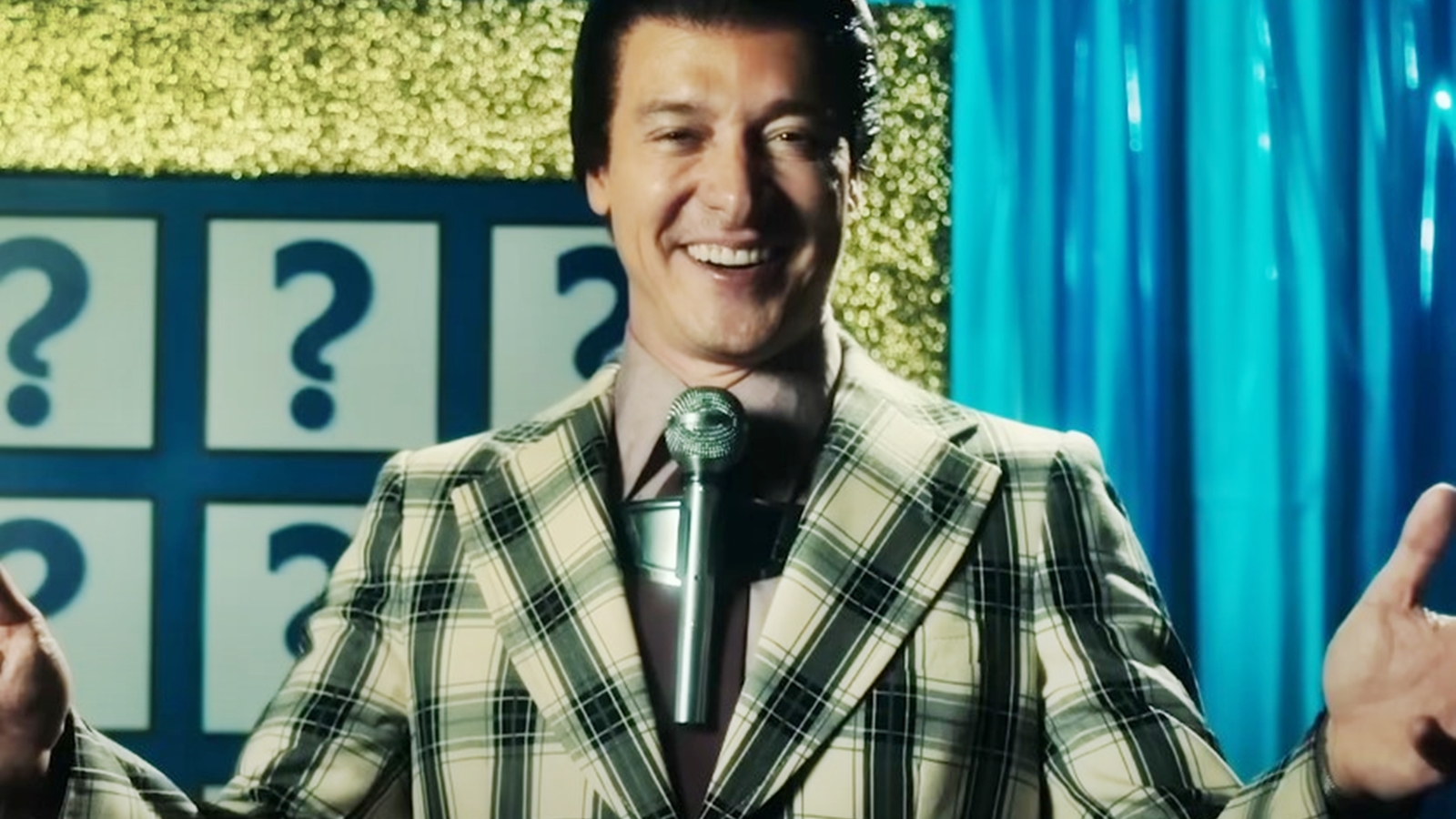 Rodrigo Faro como Silvio Santos no filme 