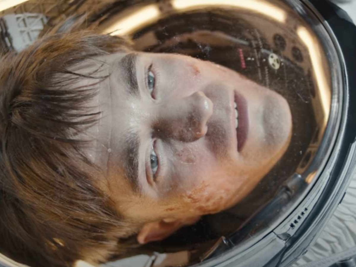 Robert Pattinson morre infinitamente no trailer de Mickey 17