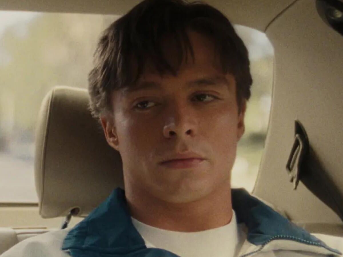 Ator de Monstros revela preparação intensa para interpretar Menendez