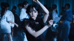 Jenna Ortega diz que mulheres merecem franquias próprias: 'ninguém quer ser a Jamie Bond'