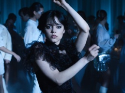 Jenna Ortega diz que mulheres merecem franquias próprias: 'ninguém quer ser a Jamie Bond'