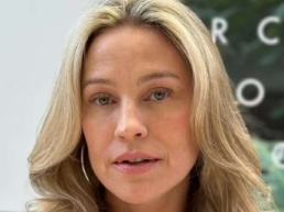 Luana Piovani reclama mais uma vez de Pedro Scooby