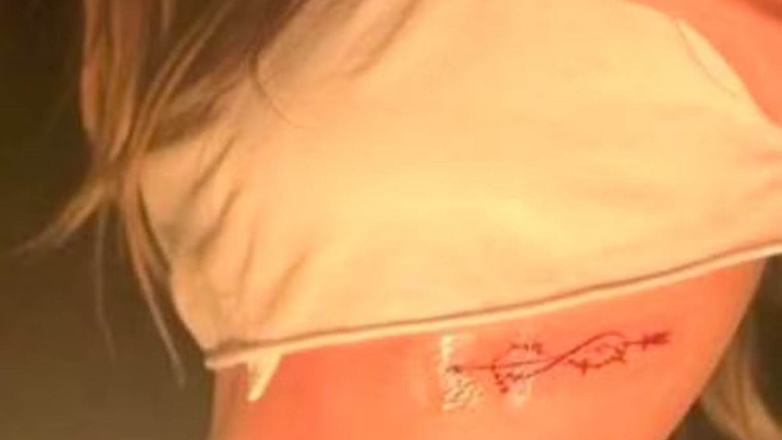 Jennifer Lopez remove tatuagem em homenagem a Ben Affleck