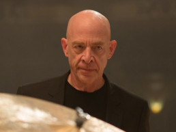 J.K. Simmons achava que diretor de Whiplash era negro: 'mas era um moleque de Nova Jersey'