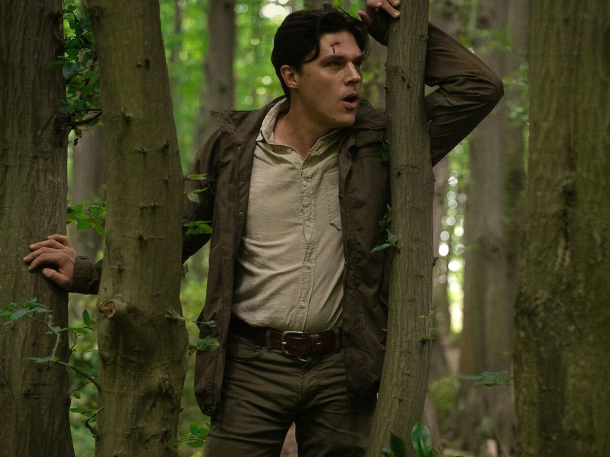 Finn Wittrock em cena de Não Se Mexa, da Netflix - Foto: Netflix