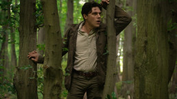 Finn Wittrock em cena de Não Se Mexa, da Netflix - Foto: Netflix