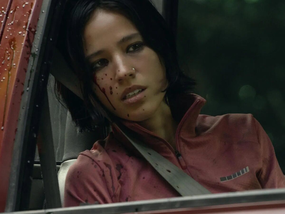 Kelsey Asbille em cena de Não Se Mexa, da Netflix - Foto: Netflix