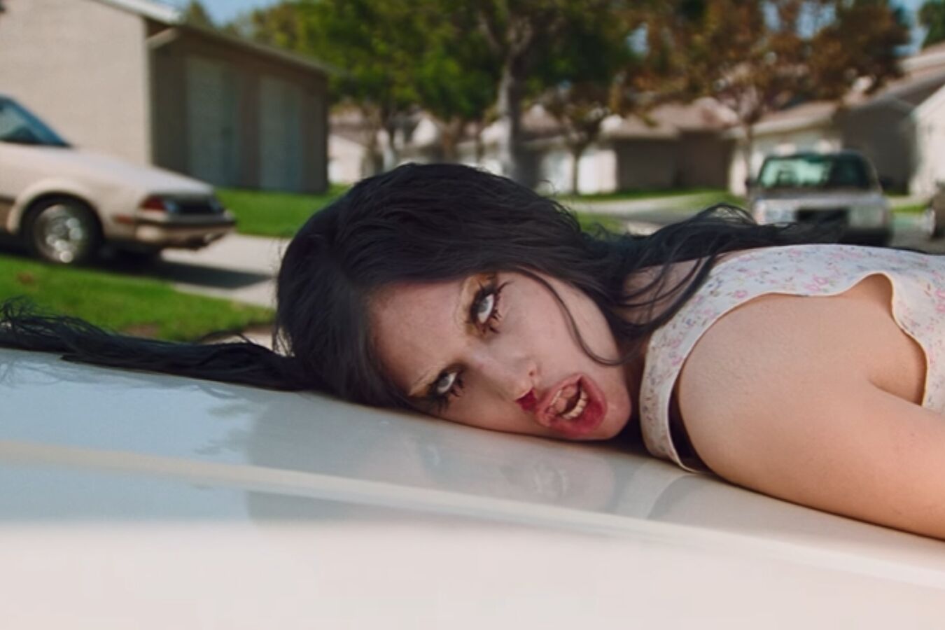 Lady Gaga no clipe de Disease - Foto: YouTube