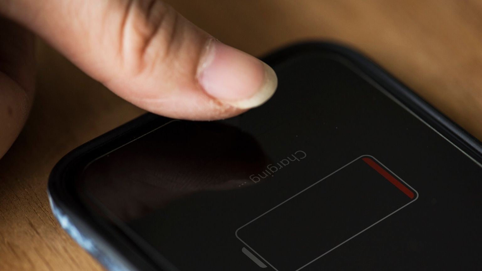 Novo iOS 18.1 chega com Apple Intelligence, mas usuários se queixam de drenagem de bateria