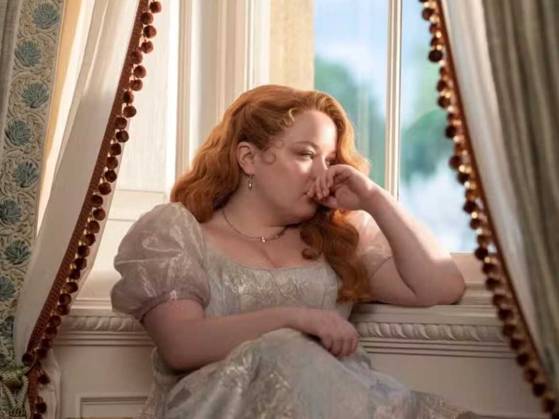 Atriz de Bridgerton se sente ofendida por ser classificada como 'heroína plus size'