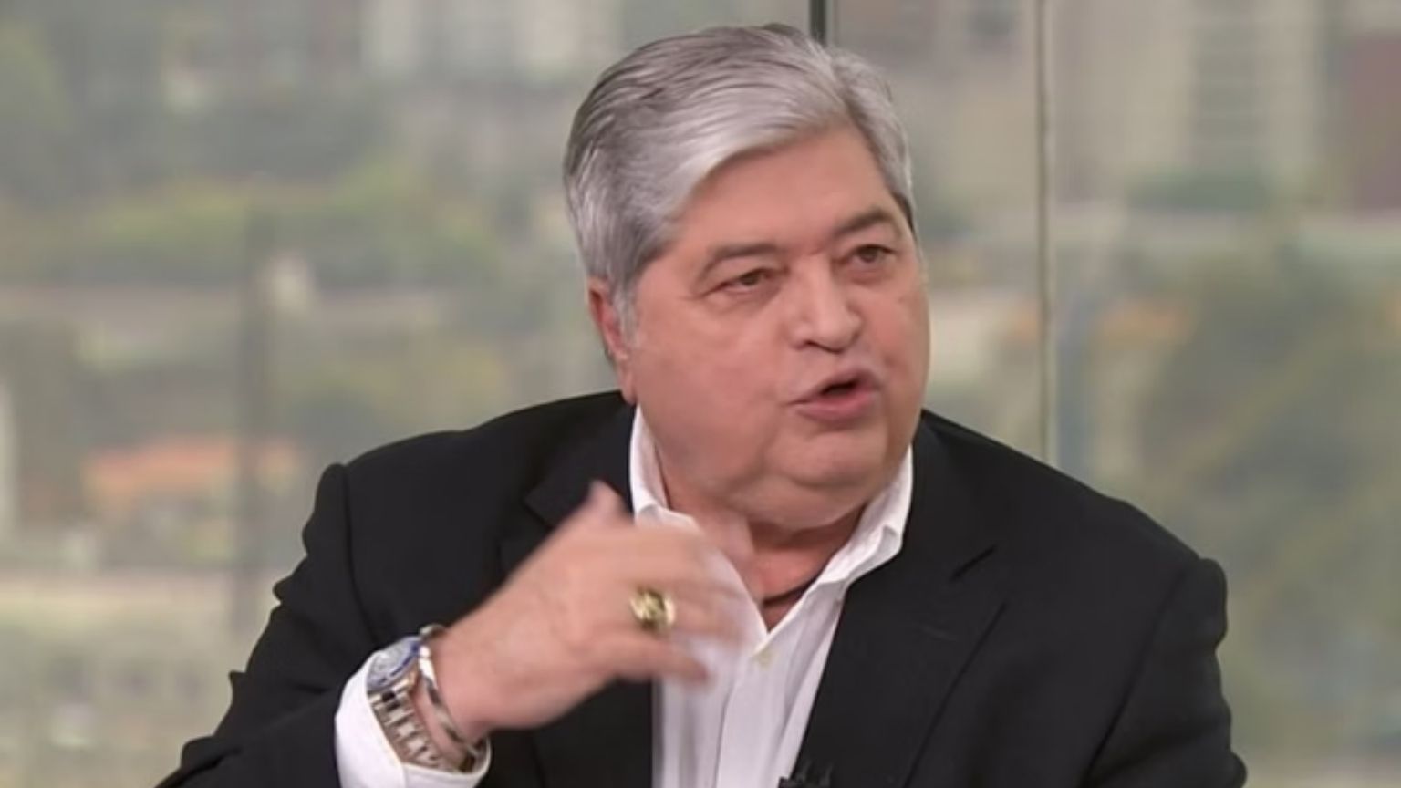 Datena não retorna ao Brasil Urgente, mas permanece na Band