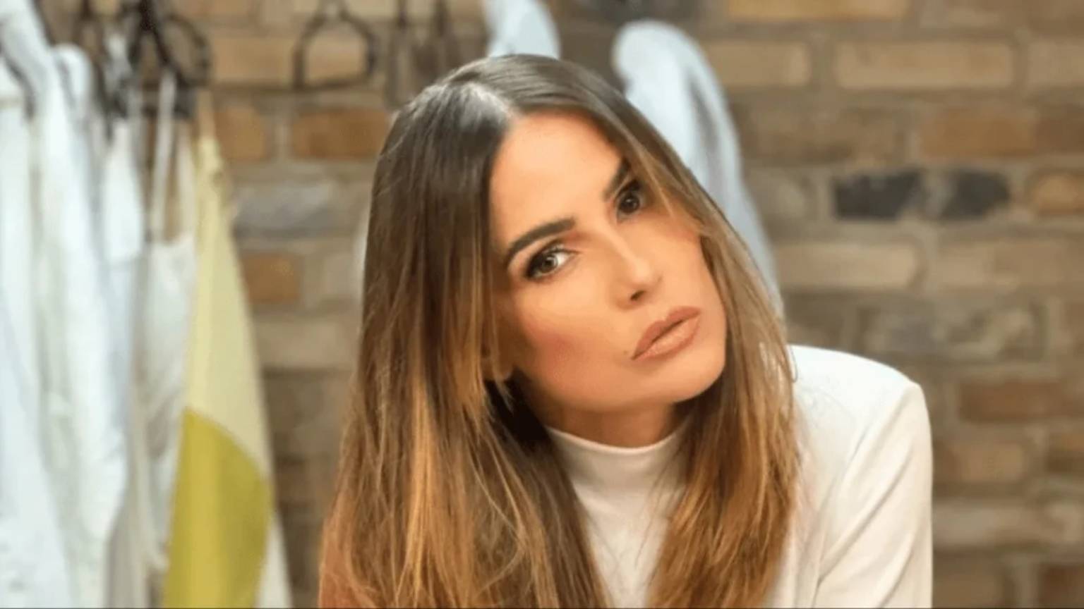 Deborah Secco revela motivo surpreendente para não conversar mais com o pai