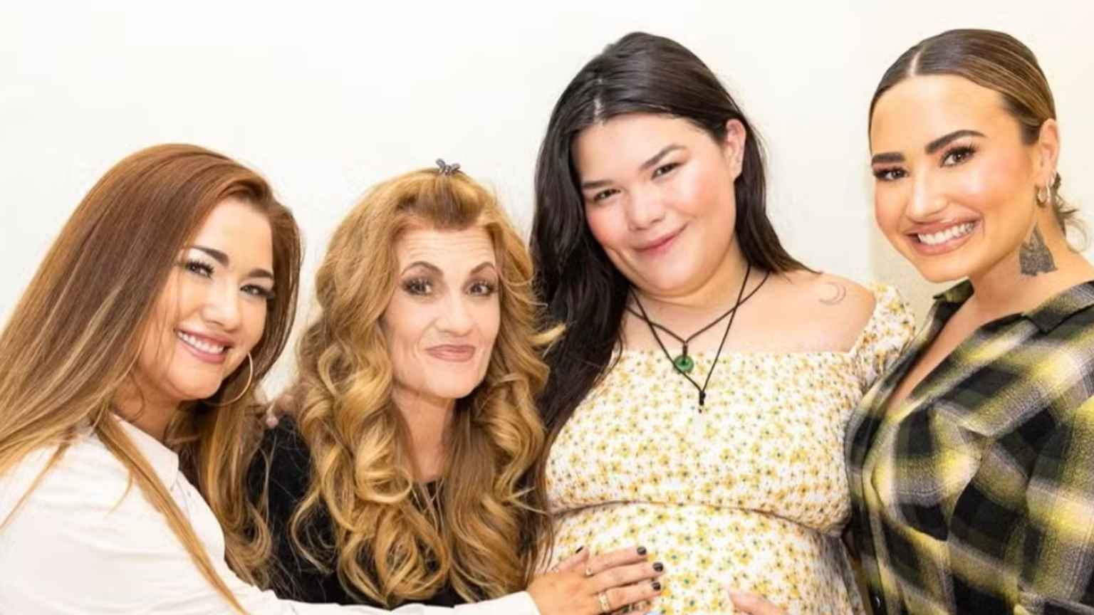 Demi Lovato lamenta morte da sobrinha em parto de emergência