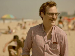 Joaquin Phoenix ficou estressado durante gravação de cena polêmica de Ela, diz Scarlett Johansson