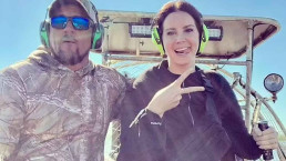 Lana Del Rey comenta sobre casamento relâmpago com guia turístico de crocodilos
