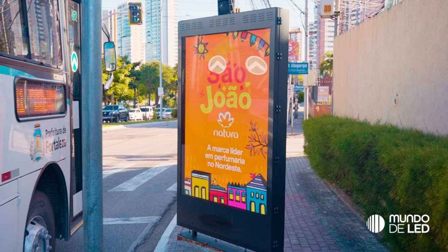 Transformando cidades: O poder do mobiliário urbano de LED na publicidade moderna