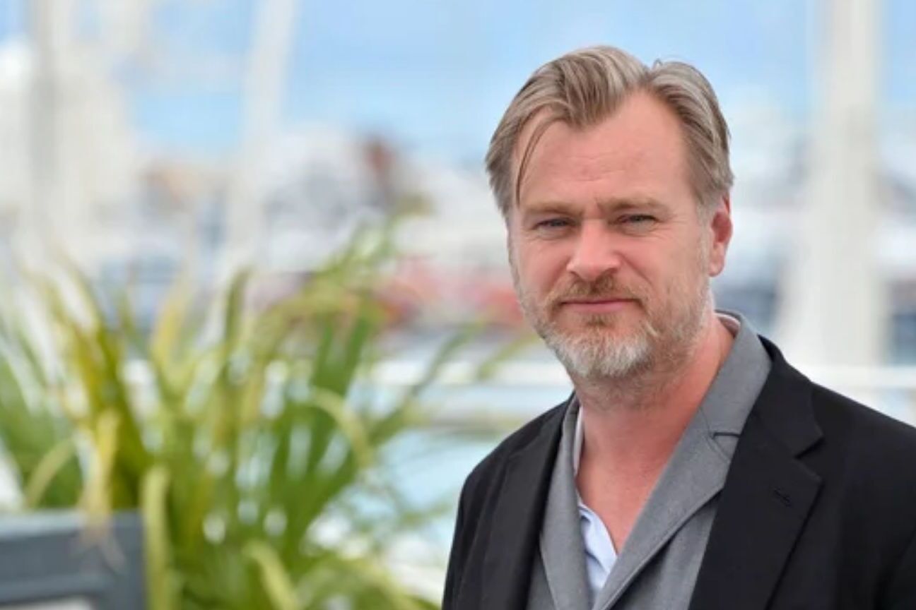 Nolan preferiu manter parceria com Universal apesar dos esforços da Warner