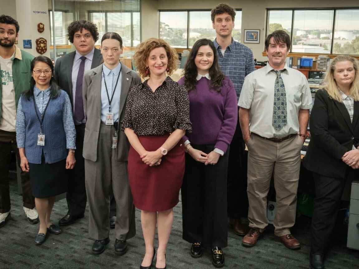 Protagonista de The Office australiano ironiza perseguição de fãs: 'óbvio que iam implicar'