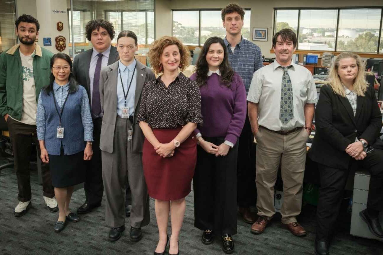 Protagonista de The Office australiano ironiza perseguição de fãs: 'óbvio que iam implicar'