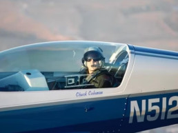 Piloto que treinou elenco de Top Gun morre em acidente aéreo