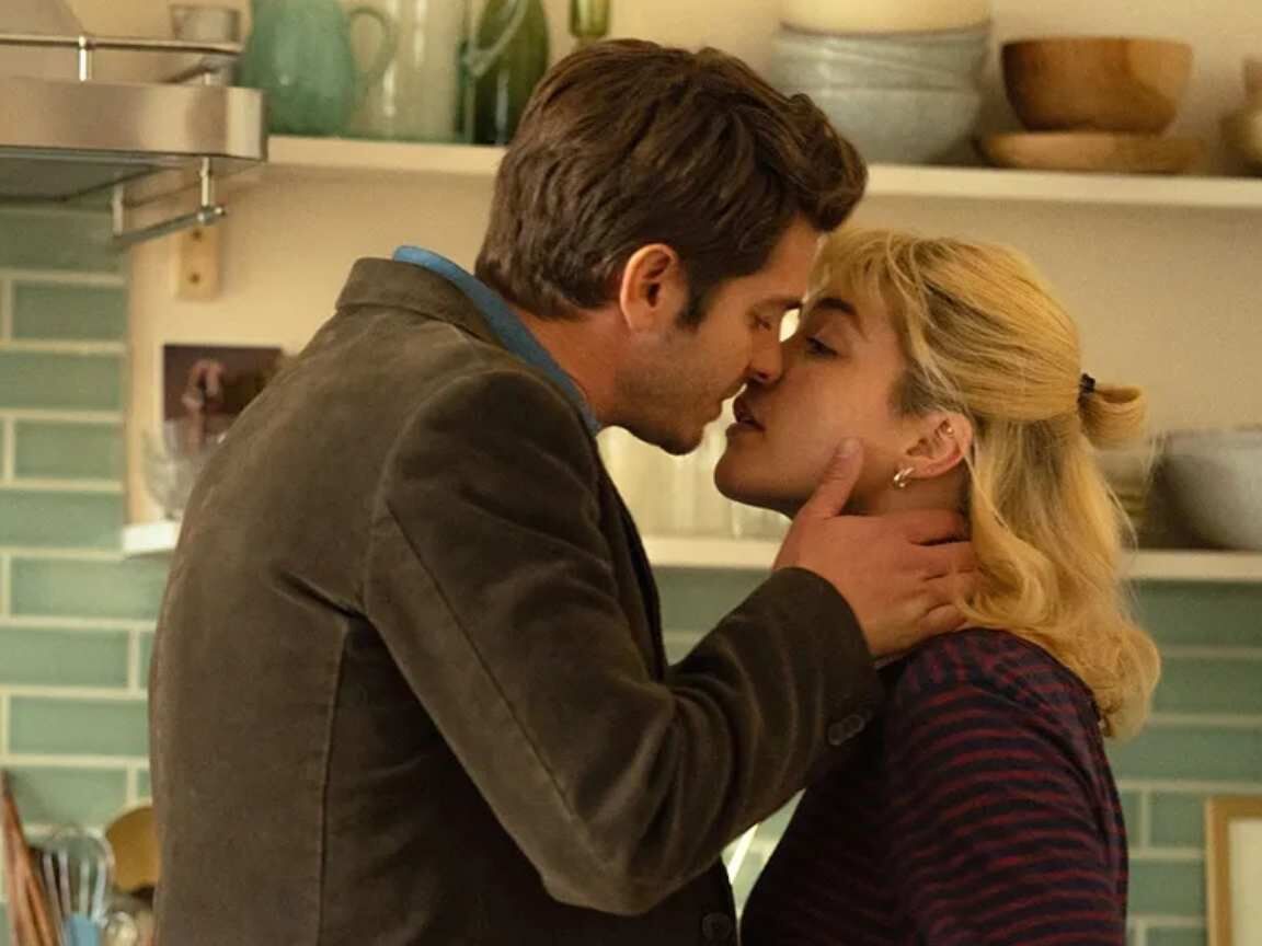 Andrew Garfield e Florence Pugh continuaram performando cena sexual mesmo depois do 'corta'